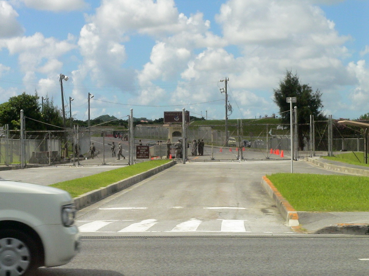 嘉手納基地 ゲート