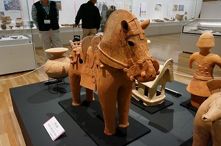 古代水晶 彫刻 首飾り 装飾品 出土品（三重県総合博物館2 沖縄写真通信）